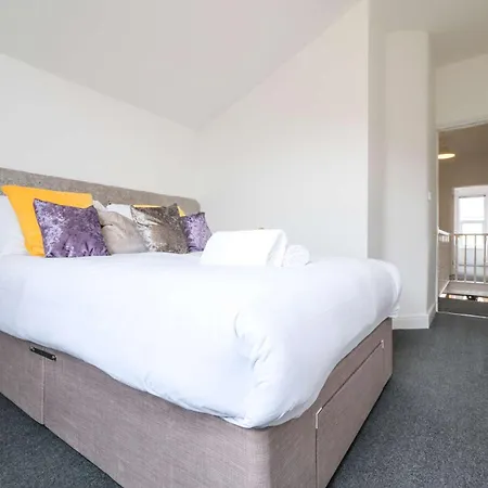Five Bedroom House In Douglas Road Feriehus Bristol