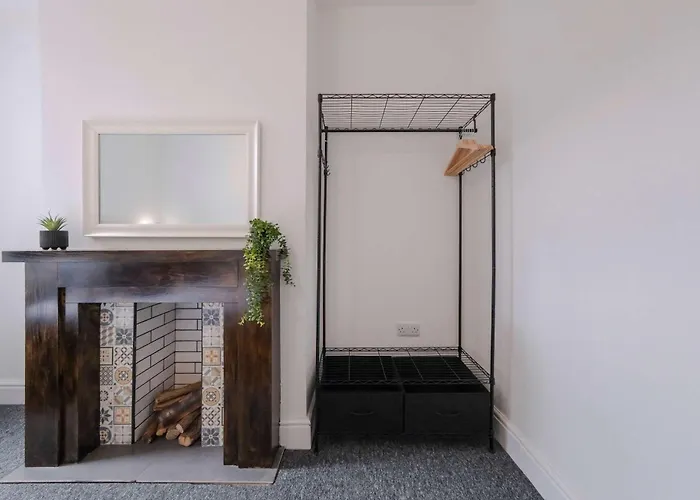 Five Bedroom House In Douglas Road * Bristol