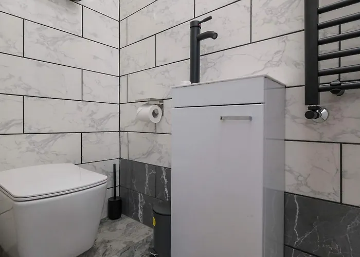 Five Bedroom House In Douglas Road *