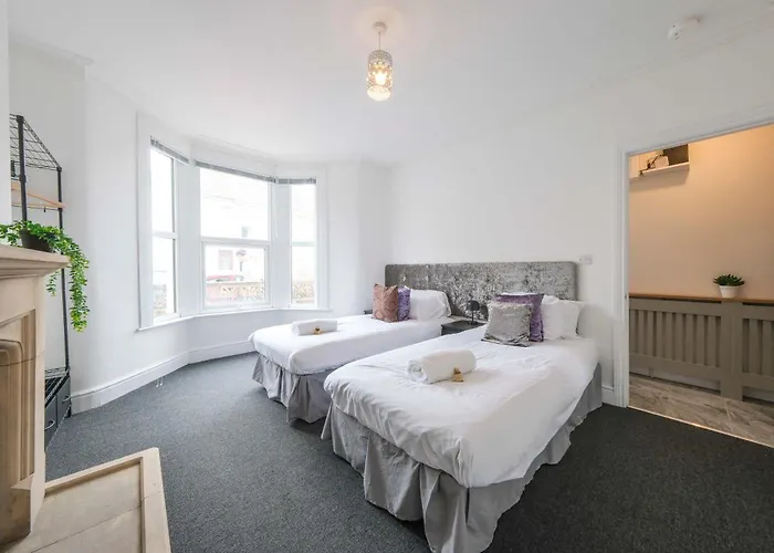 Hébergement de vacances Five Bedroom House In Douglas Road Bristol