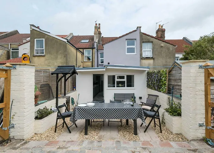 Five Bedroom House In Douglas Road Hébergement de vacances