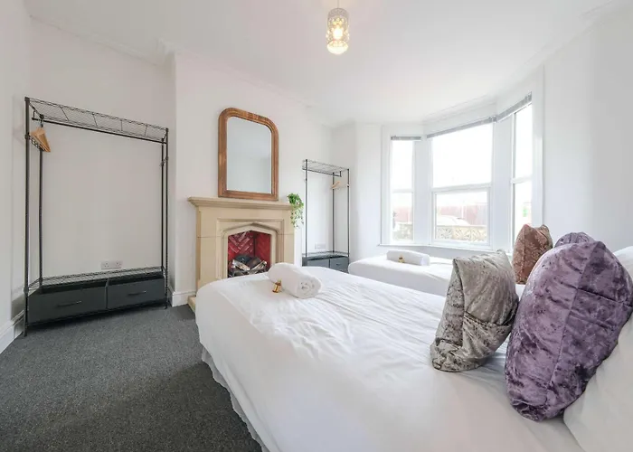 Five Bedroom House In Douglas Road Hébergement de vacances