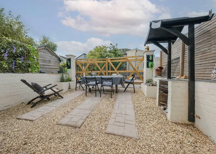 Five Bedroom House In Douglas Road Bristol