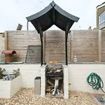 Holiday home Five Bedroom House In Douglas Road *