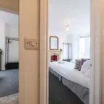 Holiday home Five Bedroom House In Douglas Road Bristol