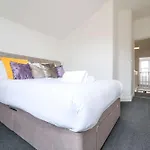 Five Bedroom House In Douglas Road Holiday home Bristol