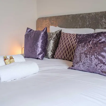 펜션 Five Bedroom House In Douglas Road *