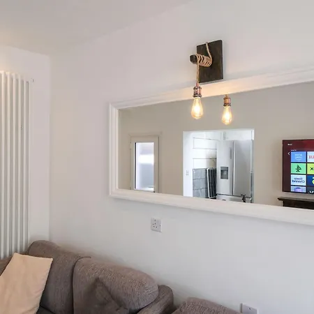 Five Bedroom House In Douglas Road * Бристоль