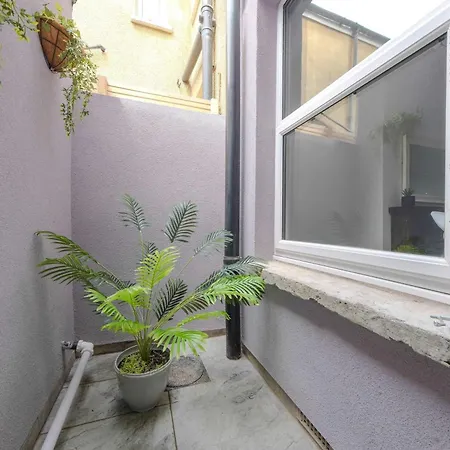Five Bedroom House In Douglas Road 布里斯托