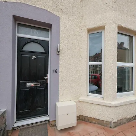 Five Bedroom House In Douglas Road Feriehus Bristol