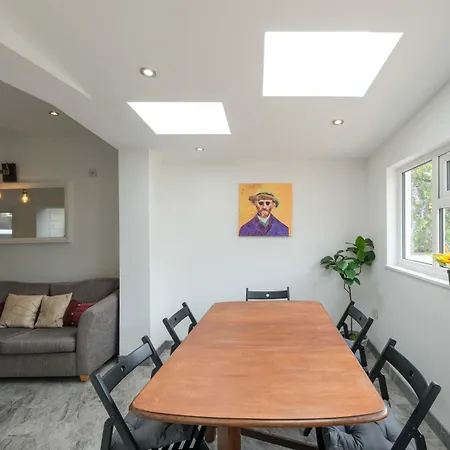 Five Bedroom House In Douglas Road Бристоль