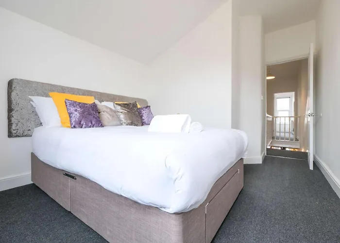 Five Bedroom House In Douglas Road Feriehus Bristol