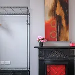 Дом отдыха Five Bedroom House In Douglas Road