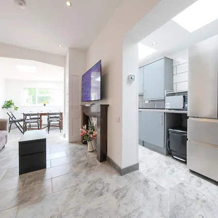 Сasa de vacaciones Five Bedroom House In Douglas Road Bristol