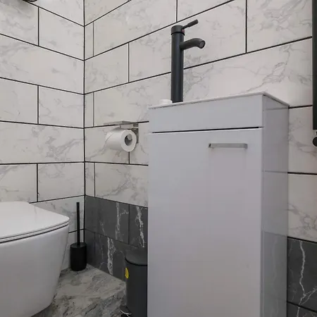 Five Bedroom House In Douglas Road *