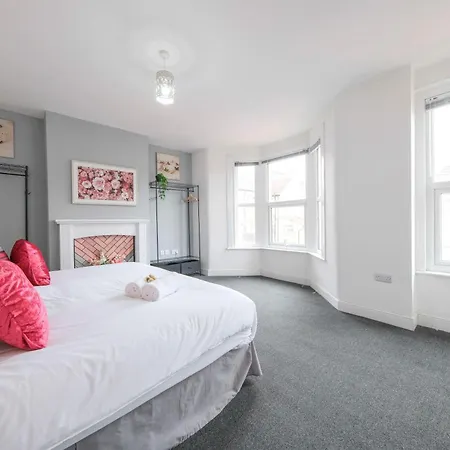 Сasa de vacaciones Five Bedroom House In Douglas Road *